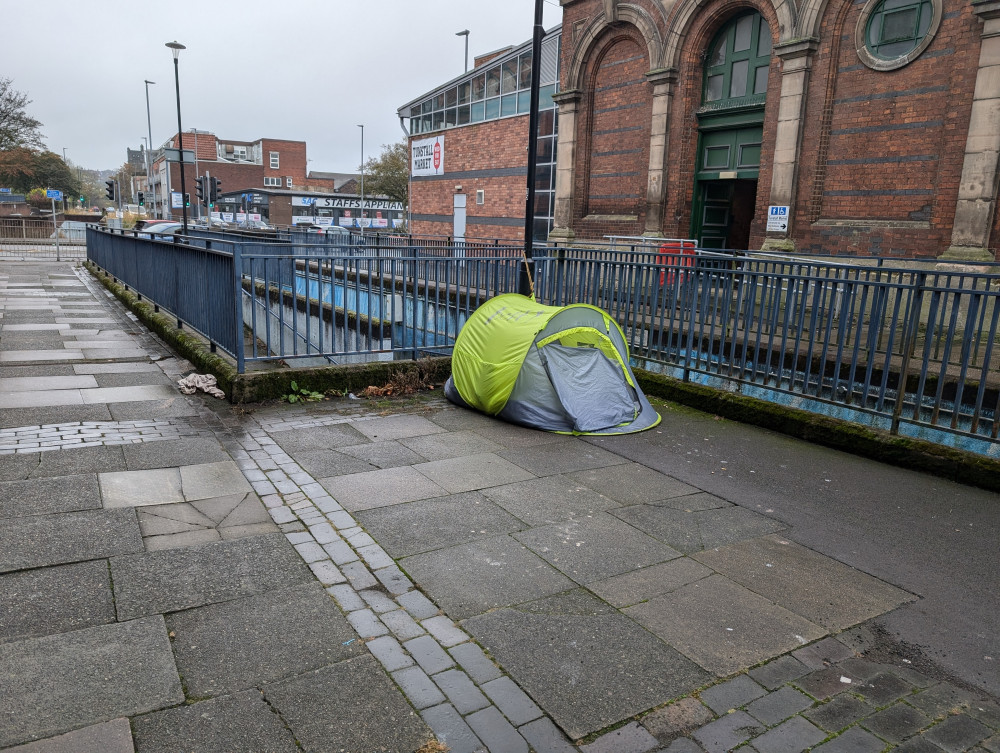 A rough sleeper has set up camp outside Rhapsody Records in Tunstall (LDRS).