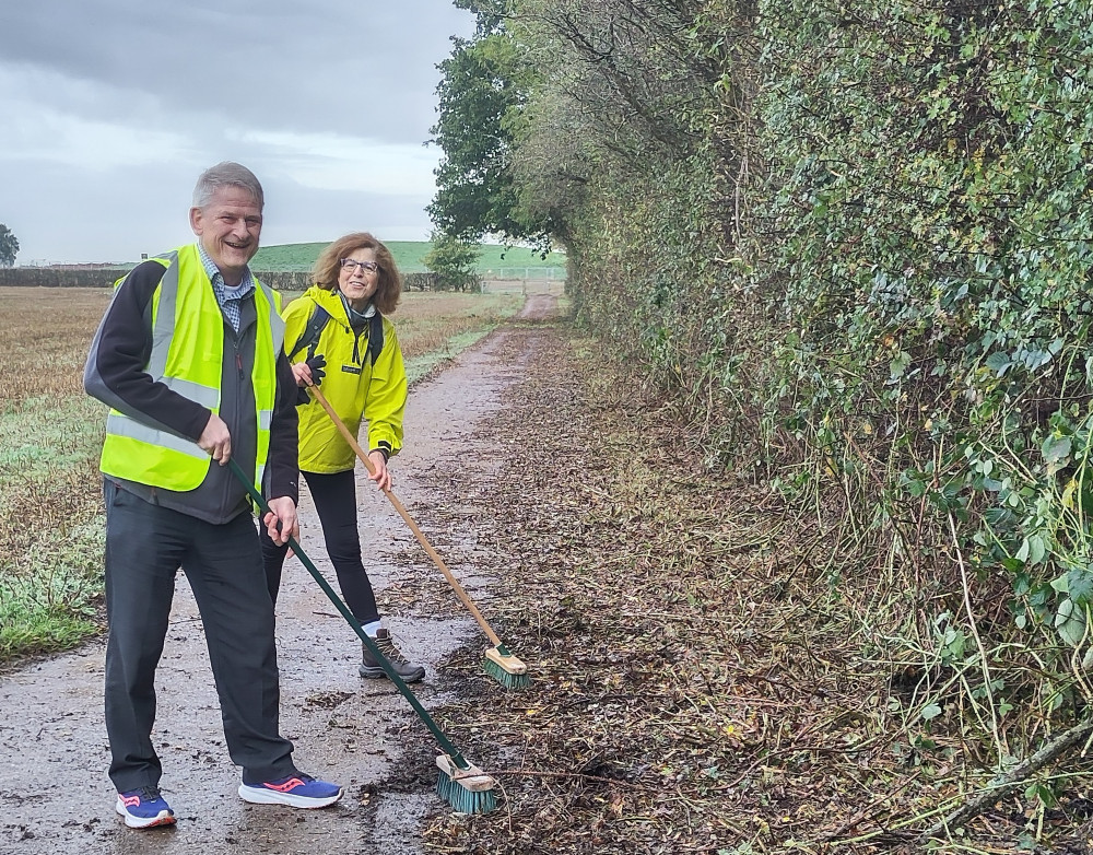 Six Green Party members gave up their Saturday morning for the clean-up operation (image via M Stevens)