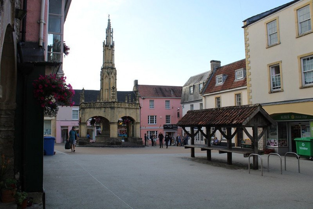 Shepton Mallet’s Market Place – local businesses urged to review energy costs as budget pressures increase (LL) 