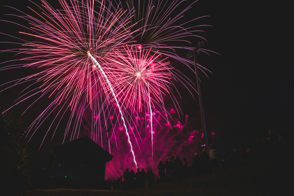 Spectacular Bonfire Night fireworks display lighting up the skies near Street, Glastonbury, Wells, and Shepton Mallet – find the best local events for 2024 (Unsplash) 