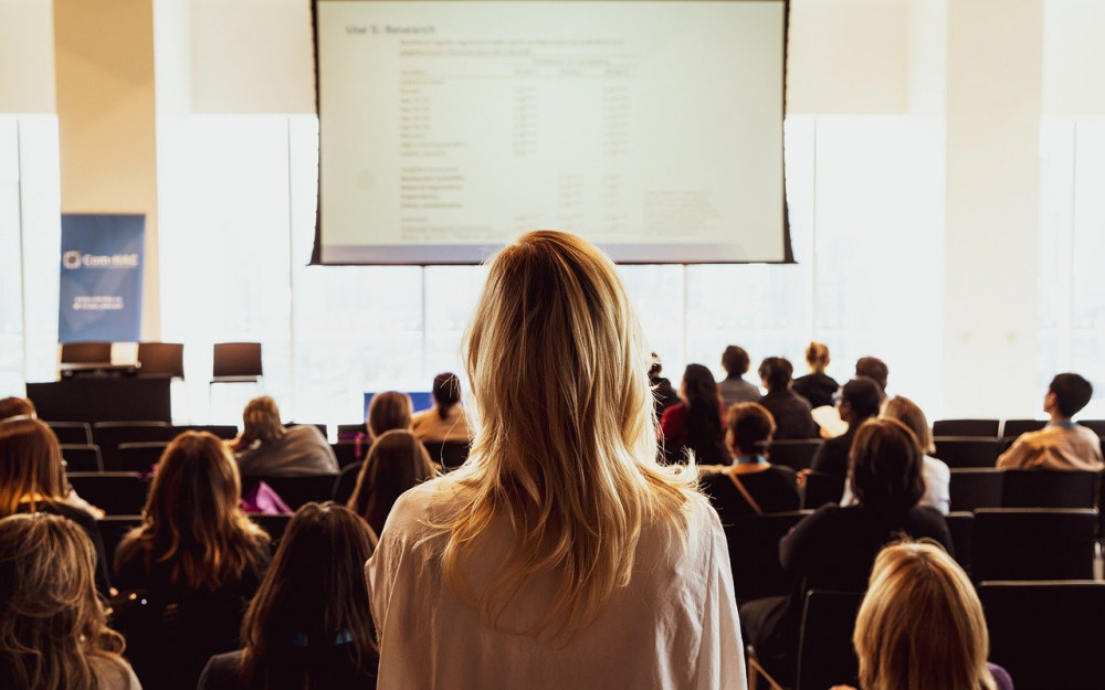 For many people speaking in front of others feels daunting, leading to stress or anxiety (image via pixabay) For many people speaking in front of others feels daunting, leading to stress or anxiety (image via pixabay)