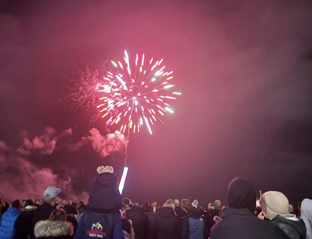 Crowds watch fireworks at the racecourse (image via Rotary Club of Warwick)