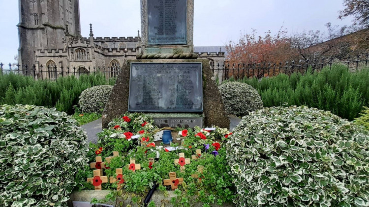 Glastonbury War Memorial (LL) 