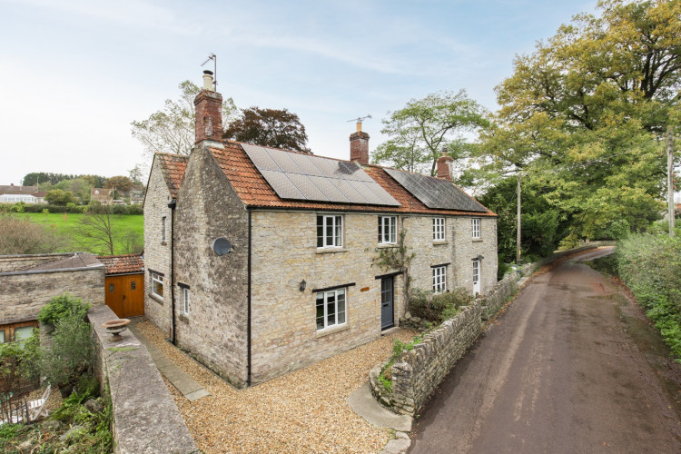 Property of the Week: Beech Cottage, Pilton – A dreamy home with free Glastonbury Festival tickets!