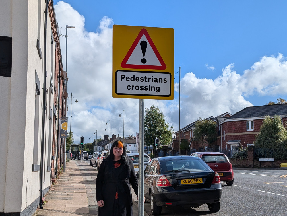 Deborah Munroe with the new 'pedestrians crossing' sign in Hartshill (LDRS).