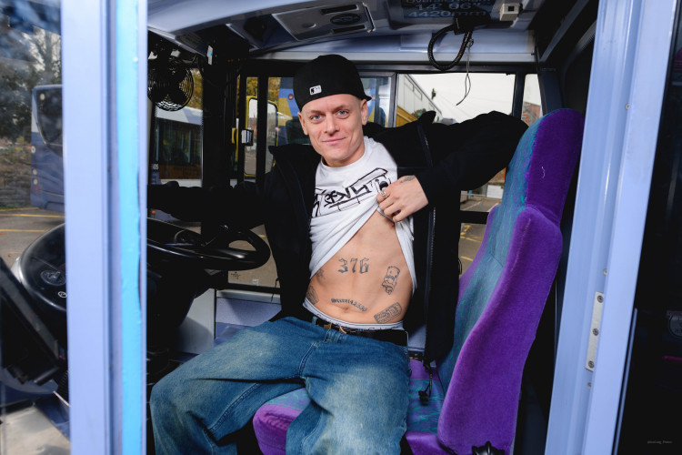 DJ Charlie ‘CHAS23’ Chamberlain proudly shows off his 376 tattoo, celebrating his love for Glastonbury’s iconic bus route. (SWNS) 