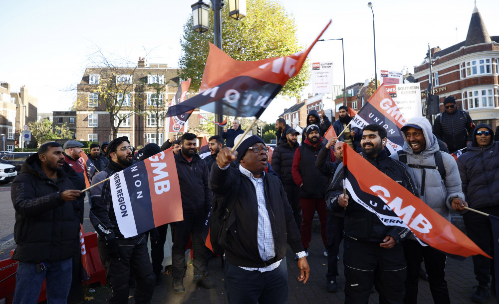 GMB Union members striking outside Wandsworth town hall on November 12 (Credit: Facundo Arrizabalaga/MyLondon)