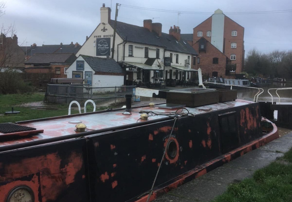 The name has been temporarily removed from the narrowboat (image via Warwickshire Rural Crime Team)