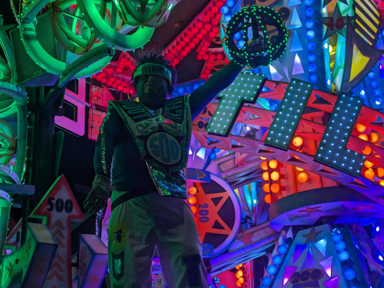 Carnival lights up the night in Glastonbury (All photos: LL/BJLILU) 