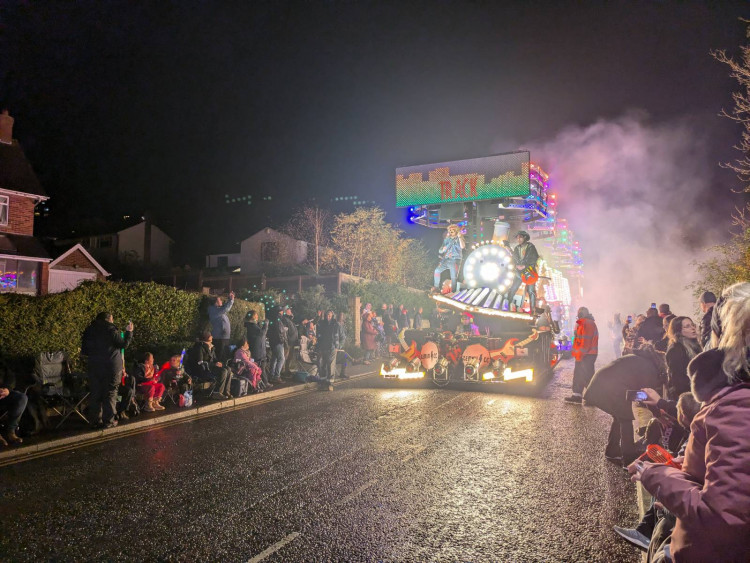 Spectators braved drizzle at the start of the Glastonbury Carnival 2024, but the parade ended on a drier note for many.