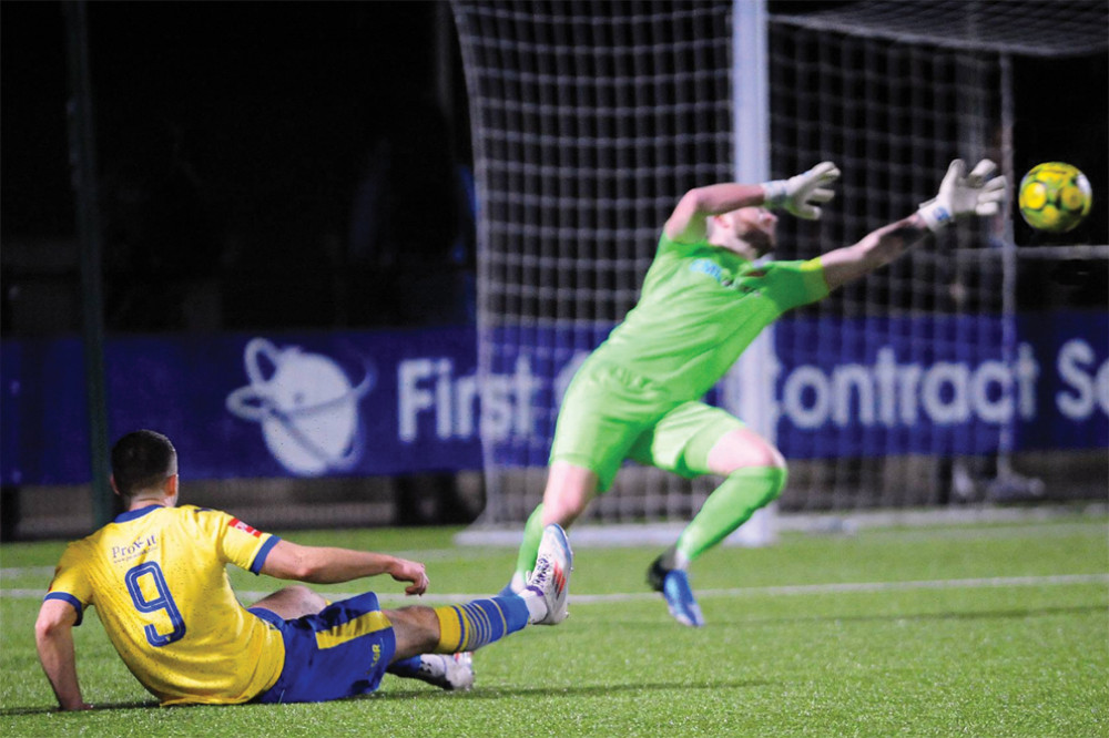 Luke Hiurst nets. Picture by Laurie Rampling. 