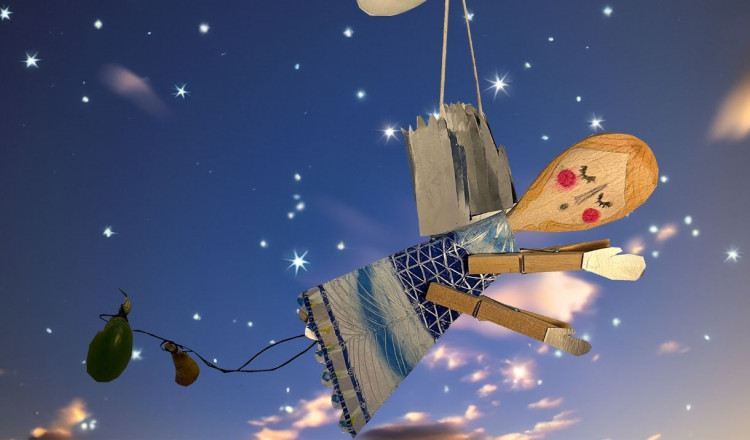 Join local artists at Ink Jam to create your own 3D angel using recycled materials with gold and silver embossing.