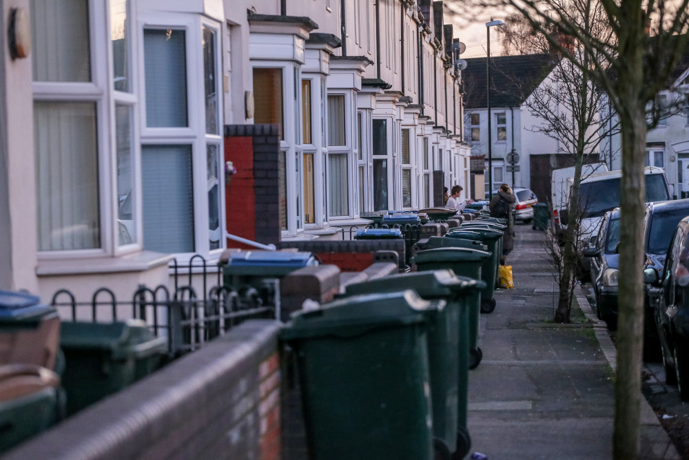 Green bin collections in Warwick will be suspended from 27 December 2024 through to 8 January 2025 (image via SWNS)