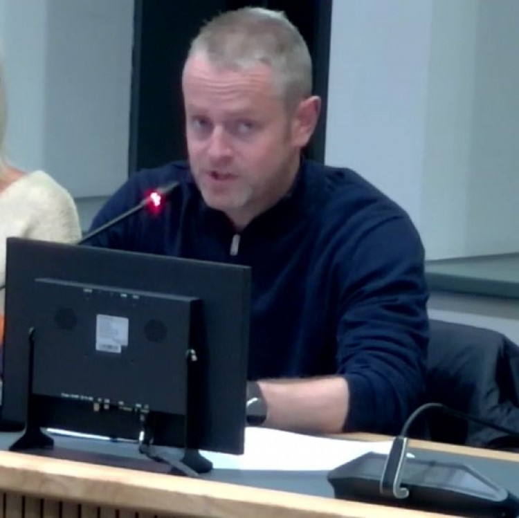 Cllr Tom Kelly speaking at the meeting.