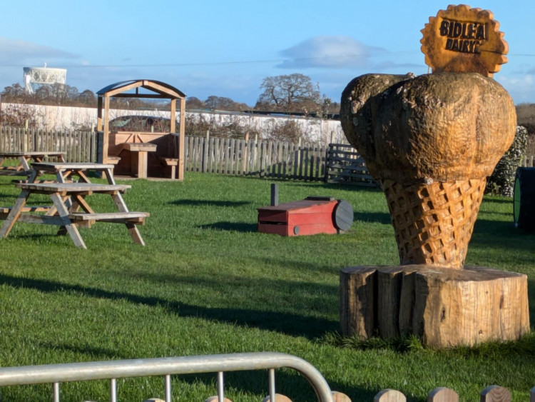 A poignant photo from the countryside near Sandbach - showing the main telescope at Jodrell Bank observatory, the Lovell Telescope.   (Photo: Nub News)