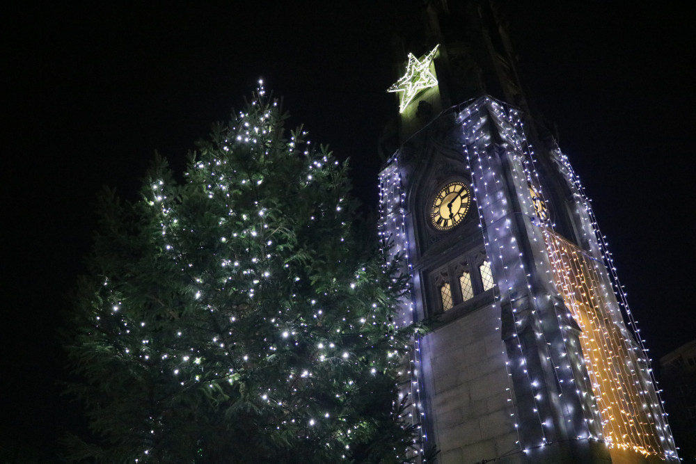 Kenilworth's Christmas lights will be turned on this weekend! (image via Warwick District Council)