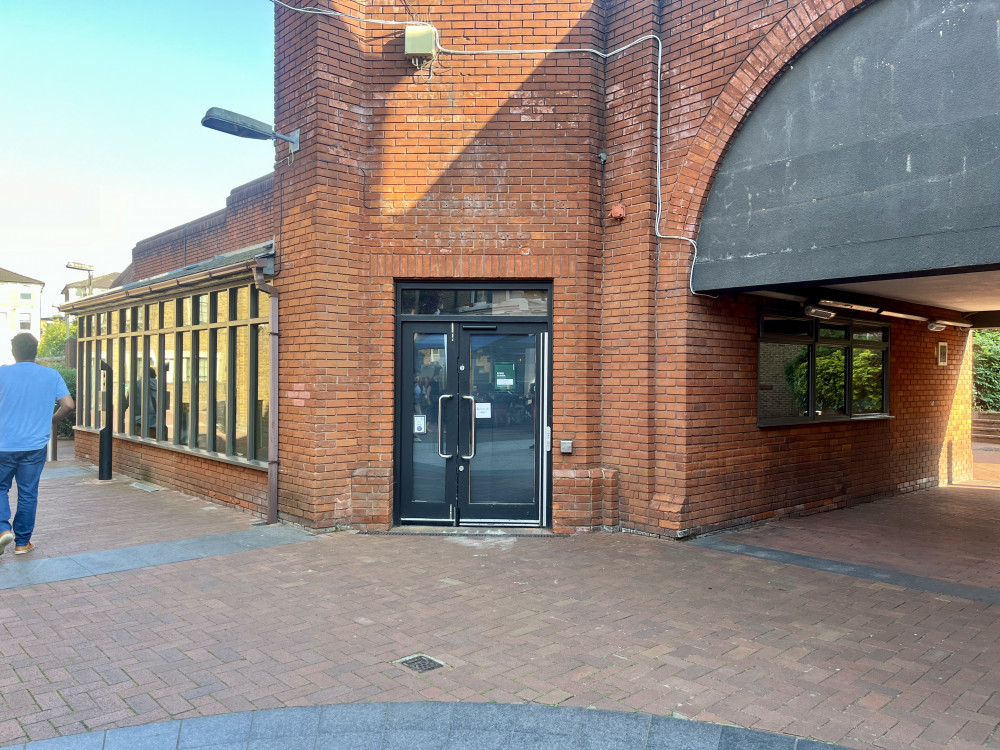 The former Starbucks has sat empty since September 2024 (credit: Cesar Medina).