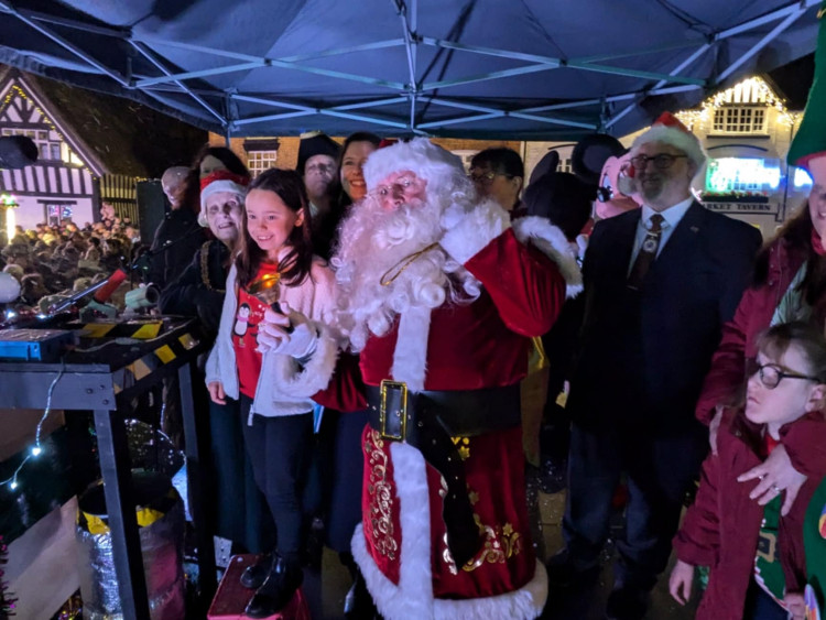 The moment eight-year-old Luna Finney from Elworth Hall Primary School switched on the Christmas lights. (Photo: Nub News)the   