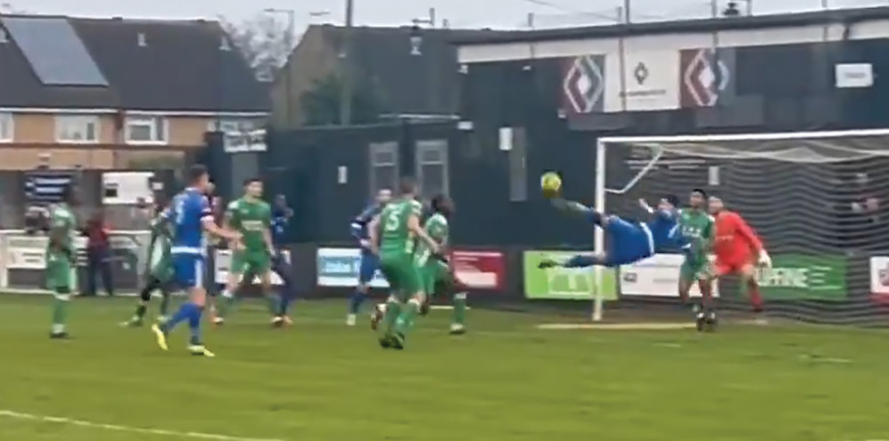 Alejandro Machado produced a spectacular overhead finish to make it 1-0 to Grays.