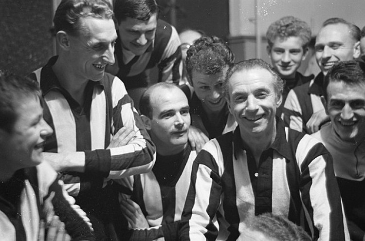 A collection of memorabilia belonging to Sir Stanley Matthews is up for auction (Wiki Commons).