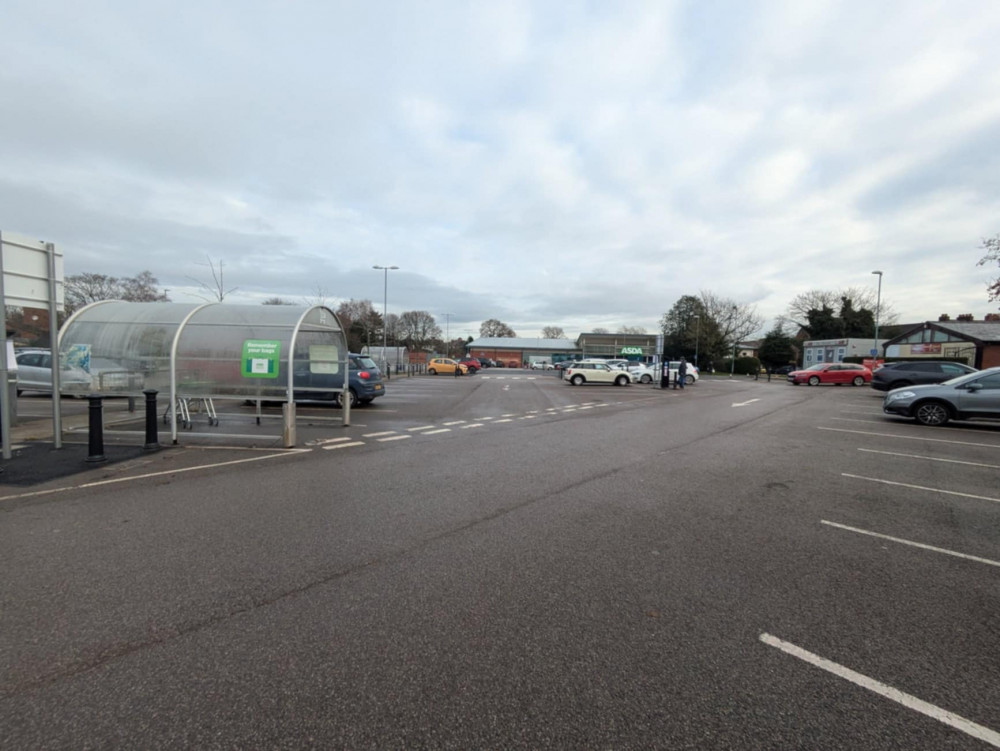 Conflicting signs have gone up in Fairview car park. (Photo: Nub News)