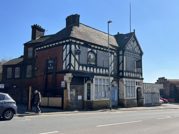 A new three-storey block of flats will be built next to Bell and Bear on Snow Hill (Nub News).