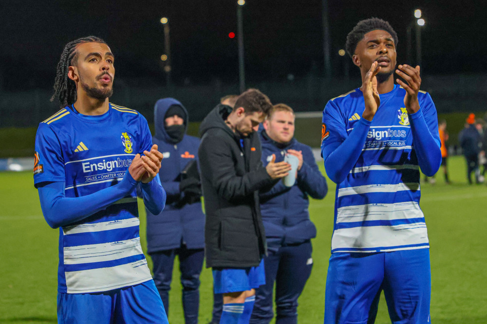 Millers' players acknowledge fans at the end. Picture by Tiego Grenho.