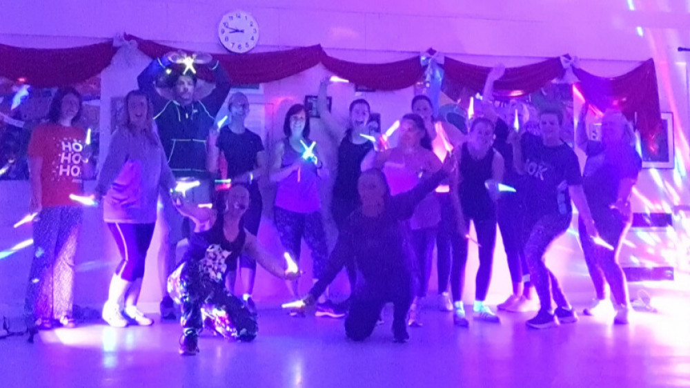 Jess Cristofoli with her Monday night Clubbercise class (Image via: Jess Cristofoli)