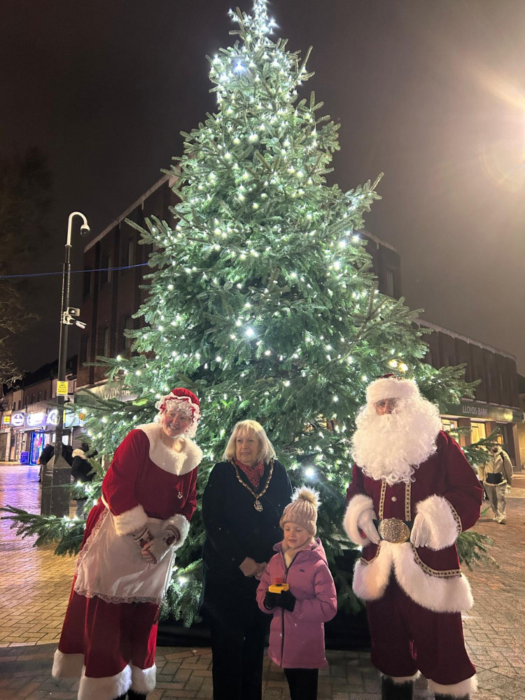 Father and Mrs Christmas with Cllr Sue Shinnik and Olivia Thomas.