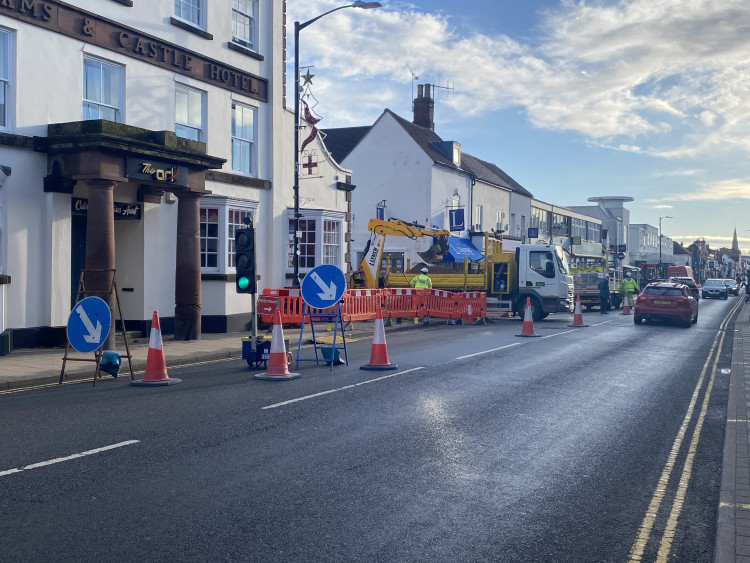 The traffic lights on Warwick Road will be in place until January 17 (image by Nub News)
