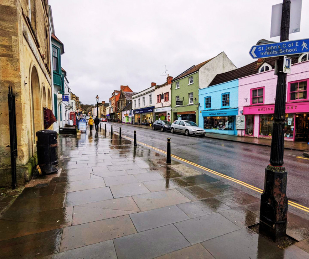 Glastonbury High Street (File photo/LL) 