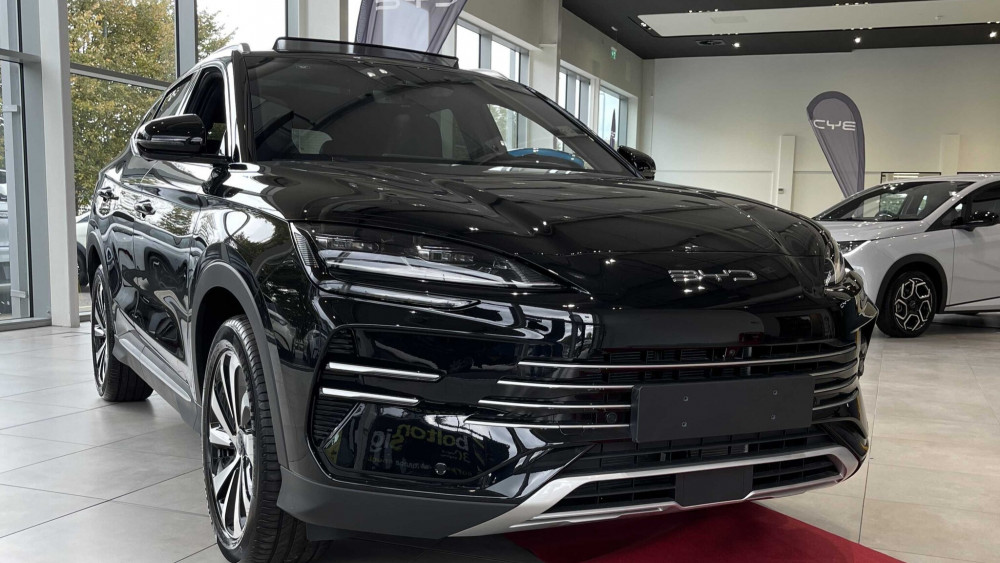 The SEAL U DM-i is equipped with a rotatable touchscreen and voice-controlled features (Image via: Swansway Garages) The SEAL U DM-i is equipped with a rotatable touchscreen and voice-controlled features (Image via: Swansway Garages)