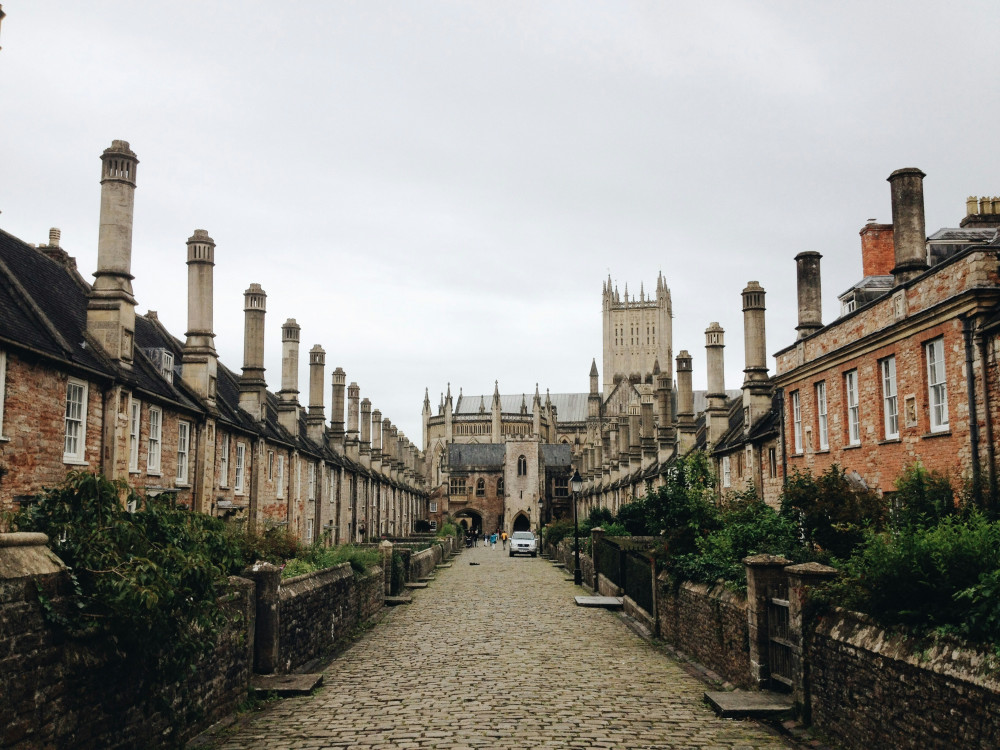 Vicars Close in Wells (Amber Maxwell Boydell (Unsplash))