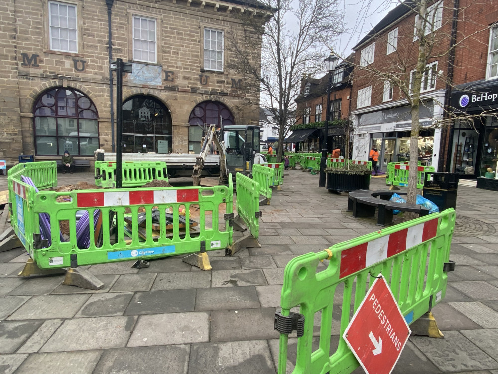 Engineers are on site in the centre of Warwick (image by Nub News)