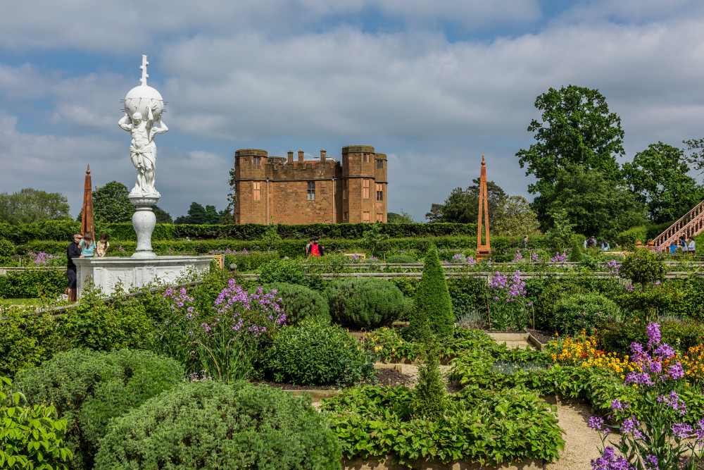 The Elizabethan Garden at Kenilworth Castle (image via English Heritage)