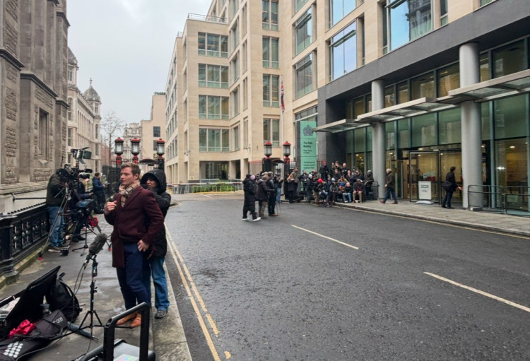 The Rolls Building was a hive of media activity today. However, just one Thurrock Nub News reporter concentrated on the latest legal action against of of its major partners. Prince Harry was deemed a far more interesting proposition as he settled his action with the Sun!😂