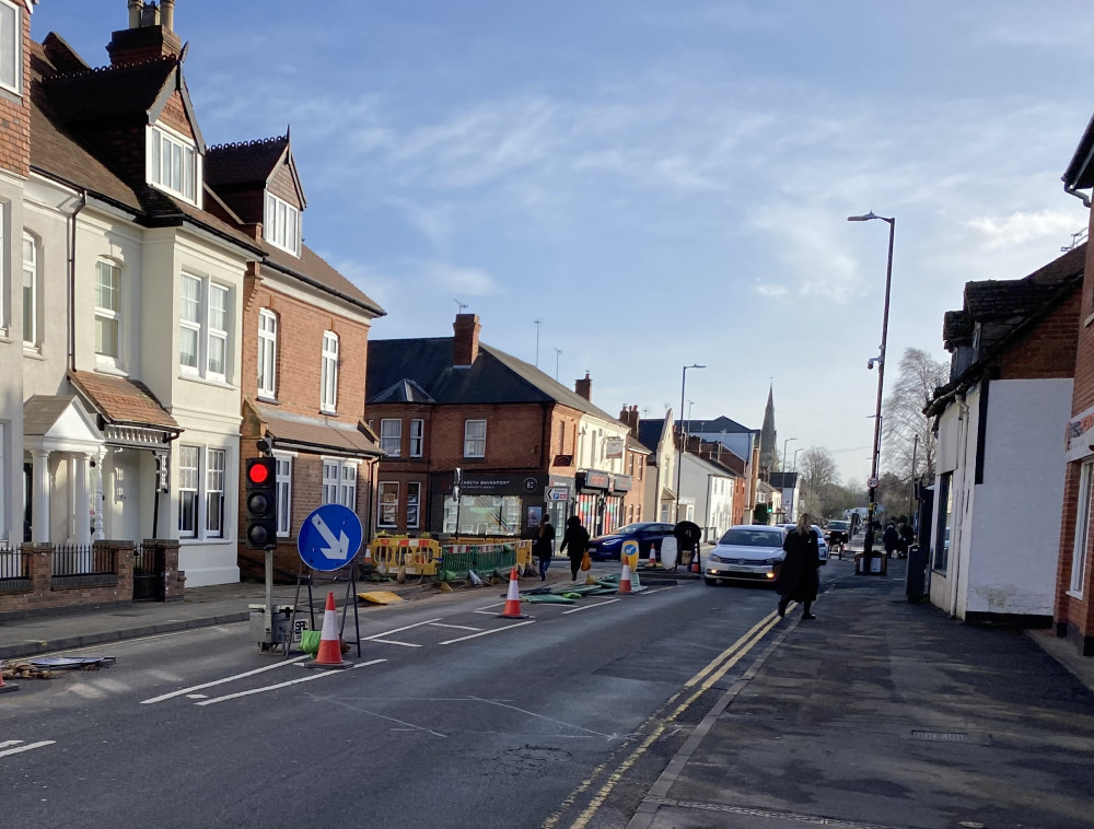 Traffic lights are in place on Warwick Road (image by Nub News)