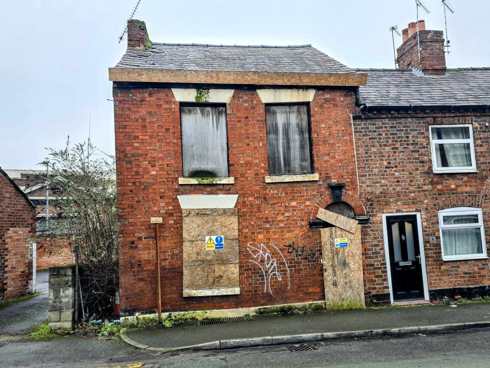 Applicant, Mr Sean Eastwood, wants to bulldoze the long-derelict 4 Hall O Shaw Street and its rear walls, backing onto Queen Street (Ryan Parker).