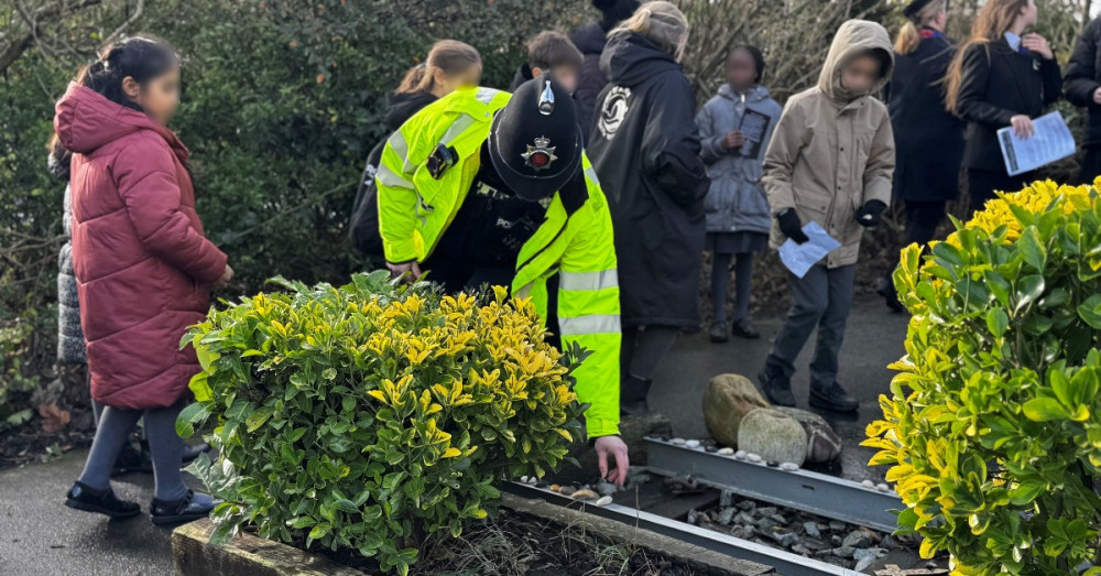 Police officers and children laid their tributes at the Holocaust memorial in the garden. 