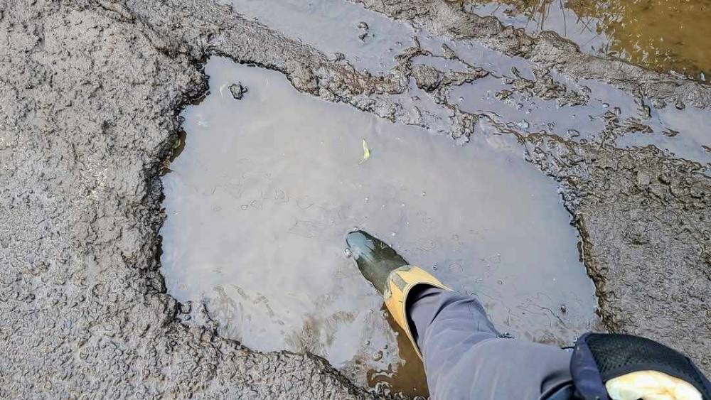 A massive pothole near Wrenbury (Cheshire East Pot Hole Surveillance).