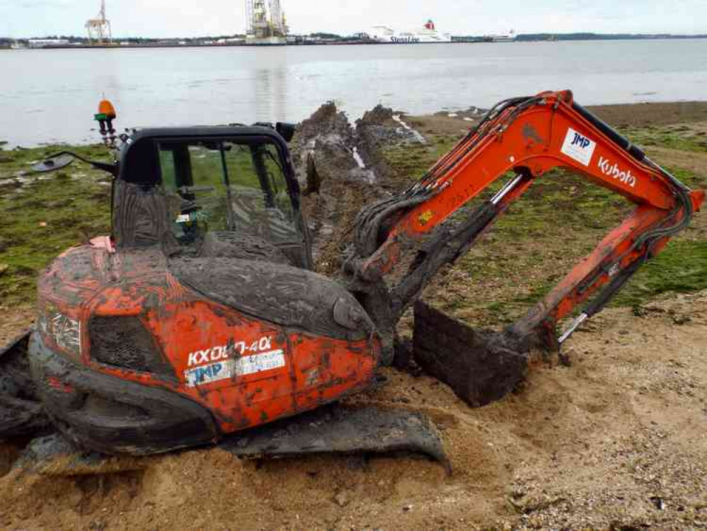 Digger rescued and safe (Picture - Nub News)