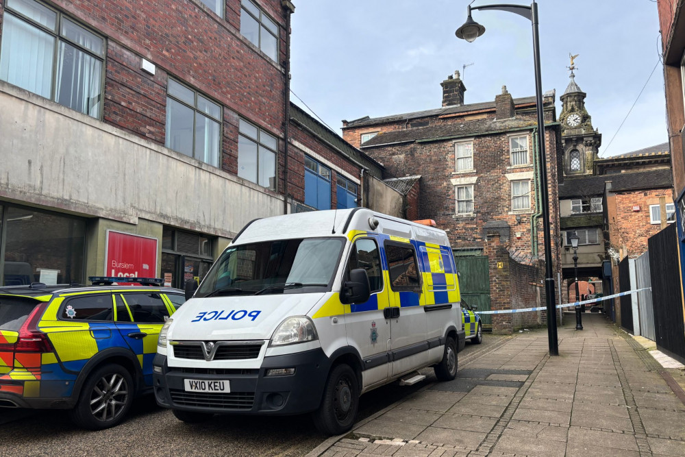 The Police cordon on Monday. Brickhouse Street, Burslem. (Nub News)