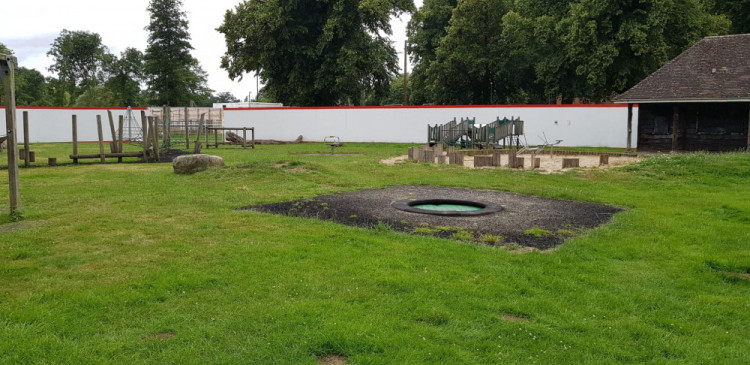 The play area will remain open on weekends (image via Kenilworth Liberal Democrats)