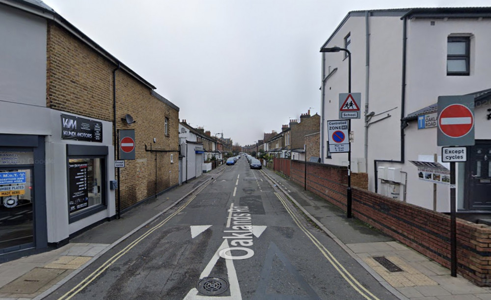 The Met Police has launched a murder investigation after a man was fatally stabbed on Oaklands Road, Hanwell