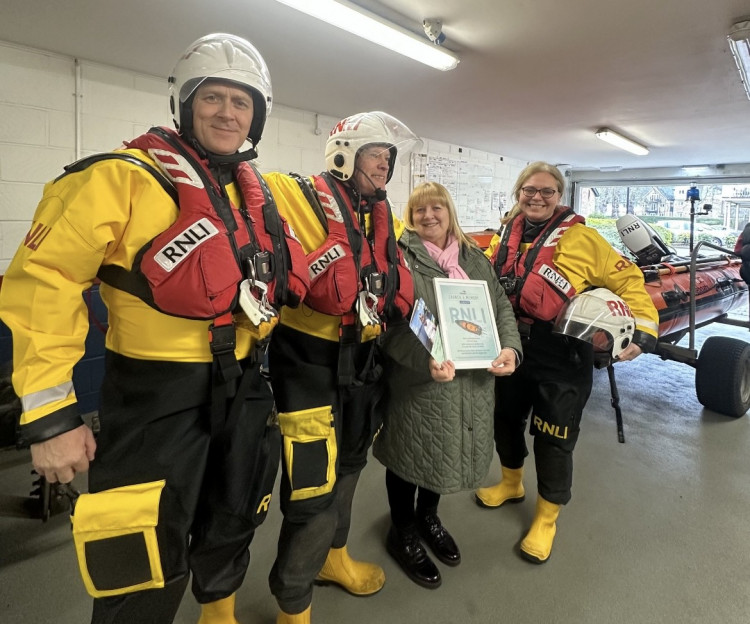 Local resident Georgie met with the Teddington RNLI crew to commemorate the memory of her late husband (Credit: Gianna - Teddington RNLI crew member)