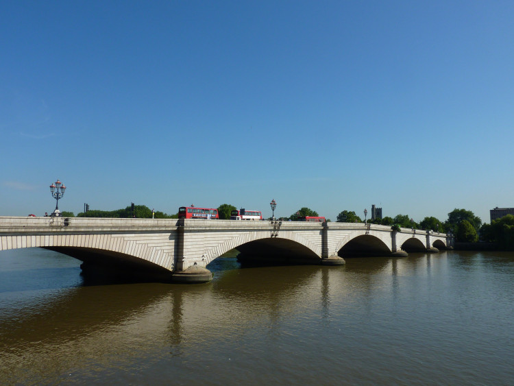 Roads around Putney Bridge, including a Richmond street, to close overnight from February 24 to 4 March 2025 (credit: Magnus D/Wikimedia Commons).