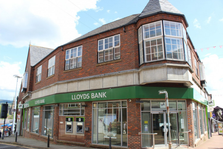 The former Lloyds bank is to be sold at auction (Credit: Nub News)