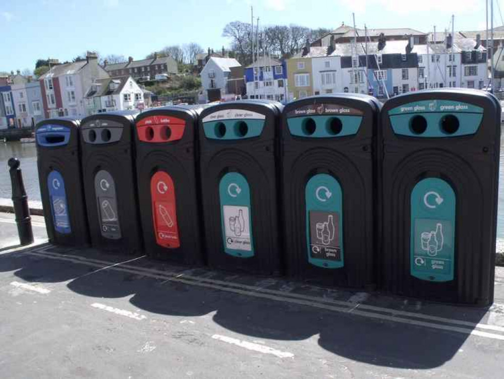 The bins will feature stickers showing what can and can't be recycled. Image: Ell Brown The bins will feature stickers showing what can and can't be recycled. Image: Ell Brown