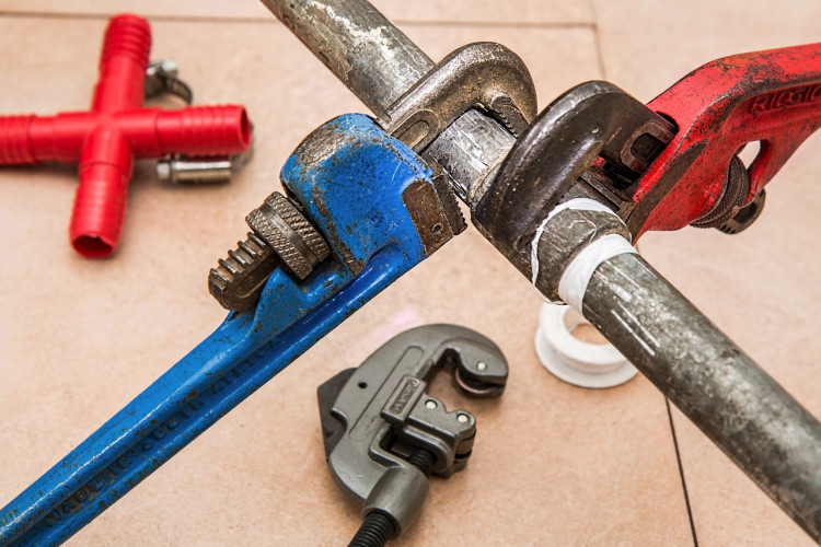 Four plumbers are needed in Maldon now. (Credit: Pixabay)