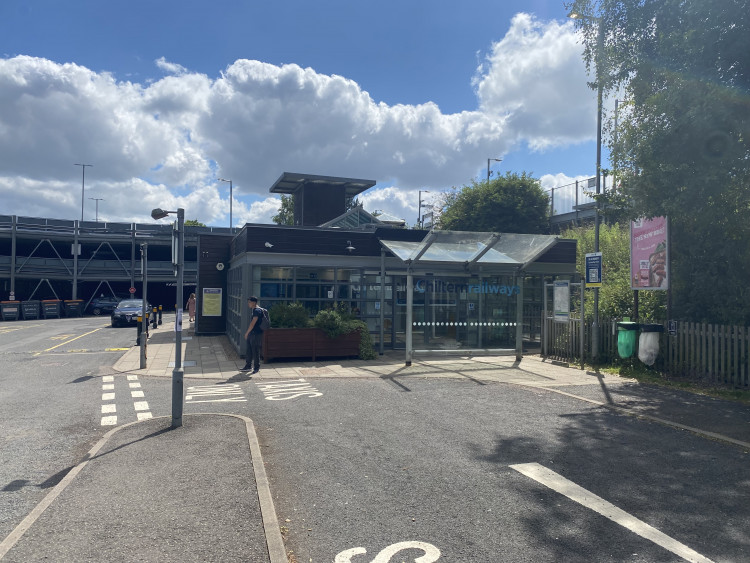 The lifts remain broken at Warwick Parkway station (image by Nub News)